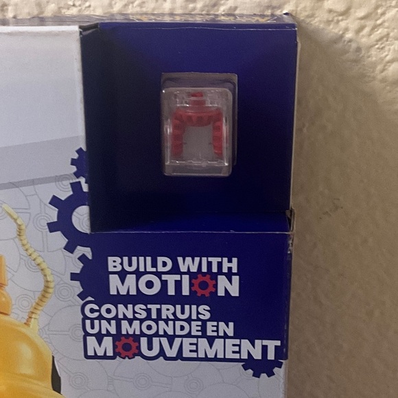 Mega Pokémon Dragonite Motion Building Set - Yellow and Green - Picture 2 of 4